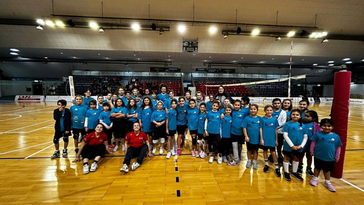 Il Volley che Unisce – A Pesaro la ASD ESCUDO saluta l’anno 2022 con il Torneo di Natale.